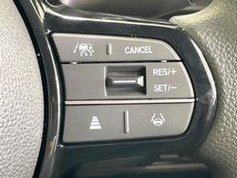 【アダプティブクルーズコントロール】高速道路での長距離走行が楽に！！自動で速度を保つクルーズコントロールが、衝突軽減システムと連携し、前方の車両を感知して車間を保つように速度調節してくれます！！