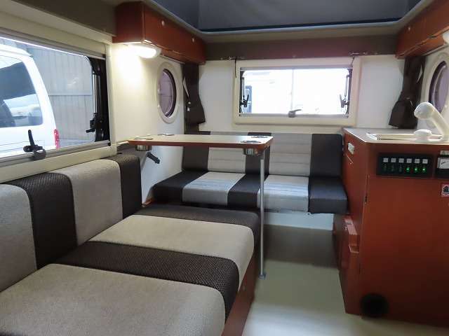 インディアナRV　インディ727　タイプL　軽8ナンバーキャンピング登録　ポップアップルーフ　4名乗車大人2名子供2名就寝