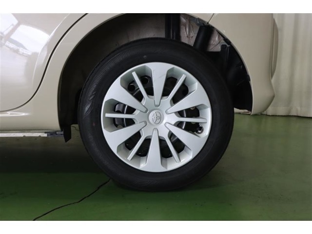 ご購入当社の経験豊かなメカニックが、納車前に法定点検整備を行います。安全安心の中古車にお乗りいただけます。後のアフターメンテナンスもお任せください。