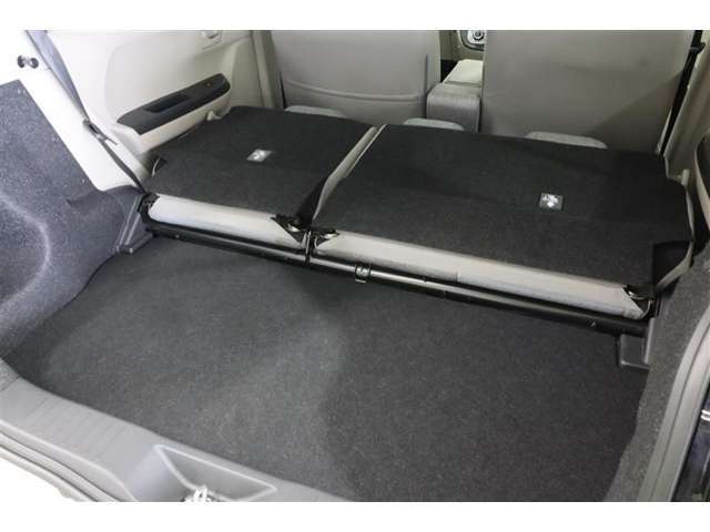 シートを倒せば、さらにたくさんの荷物も安心です！