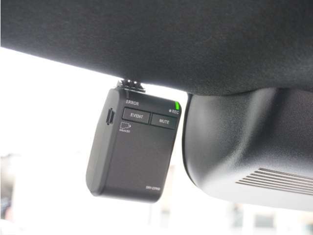 ◆ドライブレコーダー◆映像・音声などを記録する自動車用の装置です。　もしもの事故の際の記録はもちろん、旅行の際の思い出としてドライブの映像を楽しむことができます。