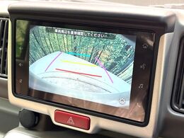 【バックカメラ】駐車時に後方がリアルタイム映像で確認できます。大型商業施設や立体駐車場での駐車時や、夜間のバック時に大活躍！運転スキルに関わらず、今や必須となった装備のひとつです！
