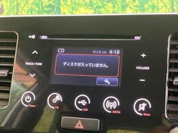 【CD/DVD再生】音楽CDや映像DVDを再生できる装備です。お気に入りの音楽や映画を車内で楽しむことができ、長距離ドライブやレジャー時に便利です。