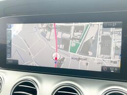 ●ベンツ純正ナビ:一体感のあるナビは、高級感ある車内を演出してくれます。オーディオ機能も充実しておりますので、運転もより楽しめます♪
