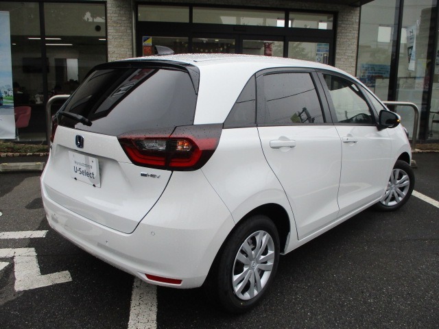 リアビューのお写真です。センサーがついており後方確認も安心です。