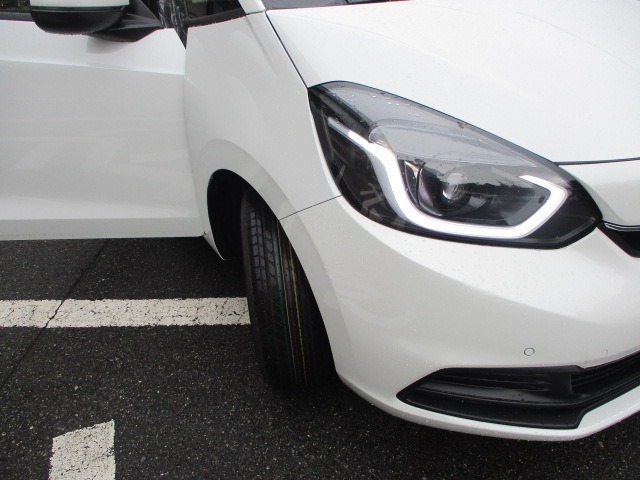 LEDヘッドライトで暗い夜道も安心です。