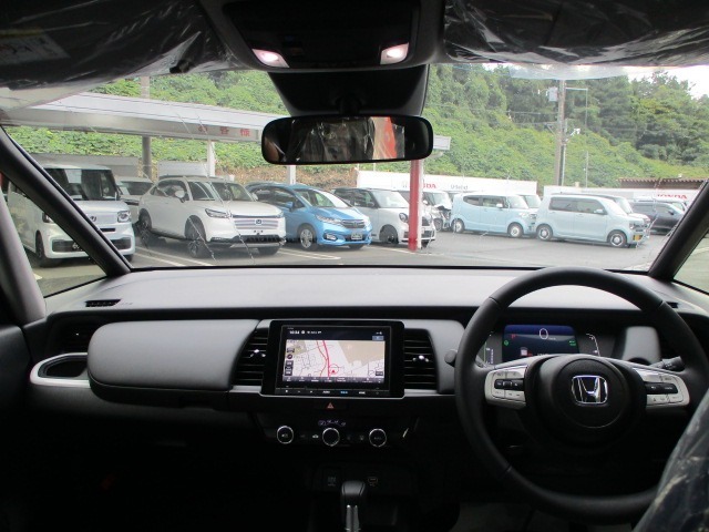 インパネ周りのお写真です。運転席からの視界もよく運転しやすいです。