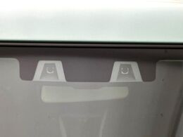 【スズキ　セーフティサポート】走行中に前方の車両等を認識し、衝突しそうな時は警報とブレーキで衝突回避と被害軽減をアシスト。より安全にドライブをお楽しみいただけます。