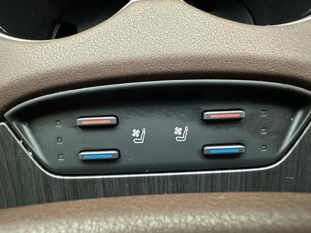 気になる車はすぐにお問い合わせください！画面右側の0066から始まる無料ダイヤルからお問い合わせ下さい！専門スタッフがお車のご質問にお答えいたします！