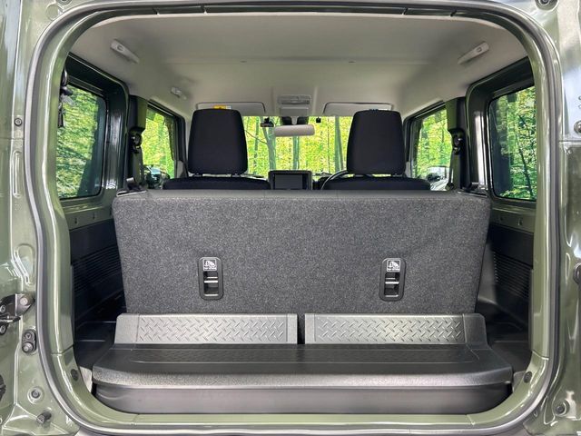 普段のお買い物や通勤、送迎等に十分な荷室スペースを確保しております。セカンドシートを倒すと、大きな荷物の積載も可能です♪