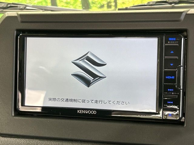 【純正ナビ】人気の純正ナビを装備しております。ナビの使いやすさはもちろん、オーディオ機能も充実！キャンプや旅行はもちろん、通勤や買い物など普段のドライブも楽しくなるはず♪