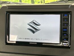 【純正ナビ】人気の純正ナビを装備しております。ナビの使いやすさはもちろん、オーディオ機能も充実！キャンプや旅行はもちろん、通勤や買い物など普段のドライブも楽しくなるはず♪