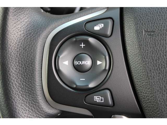 ハンドルから手を放さずにオーディオ操作可能。照明付オーディオリモートコントロールスイッチ