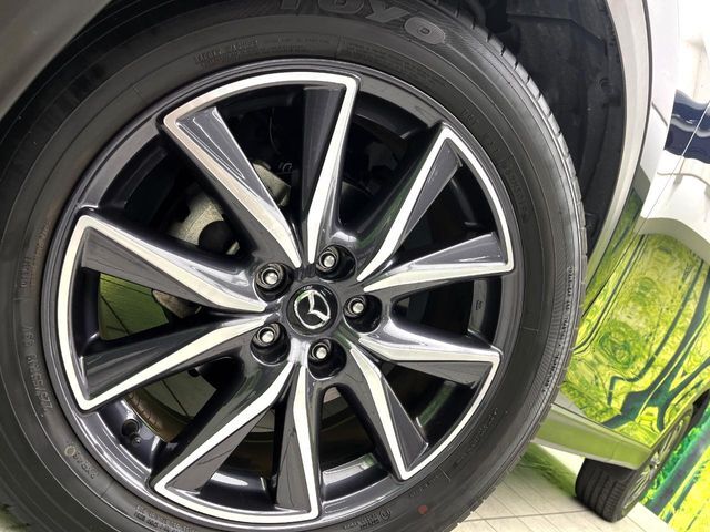 【純正19インチアルミホイール】外観にマッチした純正アルミホイールを装着しております。各種社外アルミホイールや、スタッドレスタイヤも取扱いしております。是非ご相談ください♪
