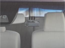 【ドライブレコーダー】安心・安全なカーライフに必須のドライブレコーダーを装備。あおり運転や事故に遭遇した際の状況も映像で記録し、万一のリスクに備えます。