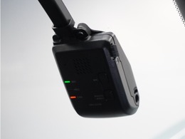 ◆ドライブレコーダー◆映像・音声などを記録する自動車用の装置です。　もしもの事故の際の記録はもちろん、旅行の際の思い出としてドライブの映像を楽しむことができます。