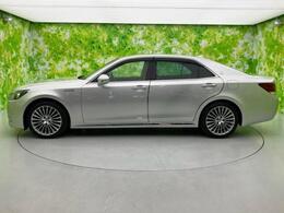 【WECARS】豊富な在庫を大画面モニターで検索可能！オプション装備や内装、タイヤの状態など細部まで御覧頂けます♪詳細はお気軽にスタッフまでお問合せ下さい。