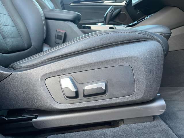 【運転席】『運転席周辺』の画像になります。写真の内容に関してご不明点、ご質問等がございましたらお気軽にガリバー店舗までお問い合わせください。