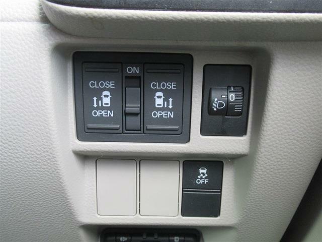 9インチフルセグナビ・バックカメラ・BTオーディオ・両側自動ドア・LEDライト・フォグLED・コーナーセンサー・レーダークルーズ・ETC・ドアバイザー・フロアマット・16AW・USB・Pガラス