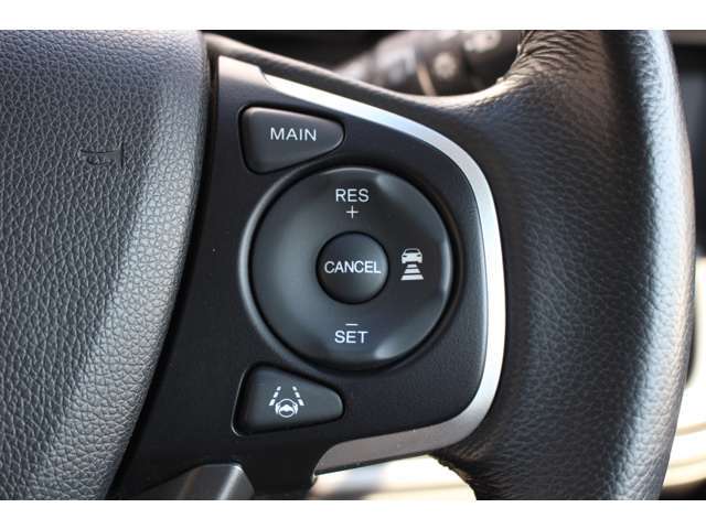 安全運転支援システムHonda SENSINGを搭載。アダプティブクルーズコントロール、車線維持など複数の先進技術で安心・快適なドライブをサポートします。
