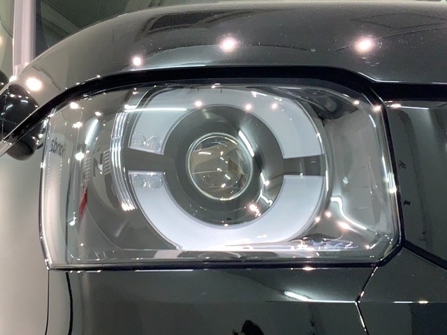 LEDヘッドライトは、点灯の瞬間から最大光量を発揮し、突然暗くなるトンネルなどでの安定感を高めます。