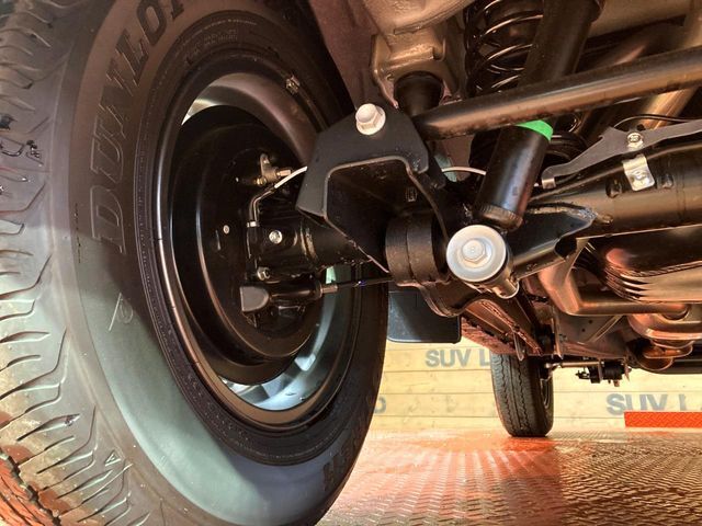 お車を安心してお乗りいただく為には、足回りの定期点検が欠かせません。サービスサポート（有償保証）では無料点検もご提供しており、安心のカーライフをお過ごしいただけるサポート体制が整っています。
