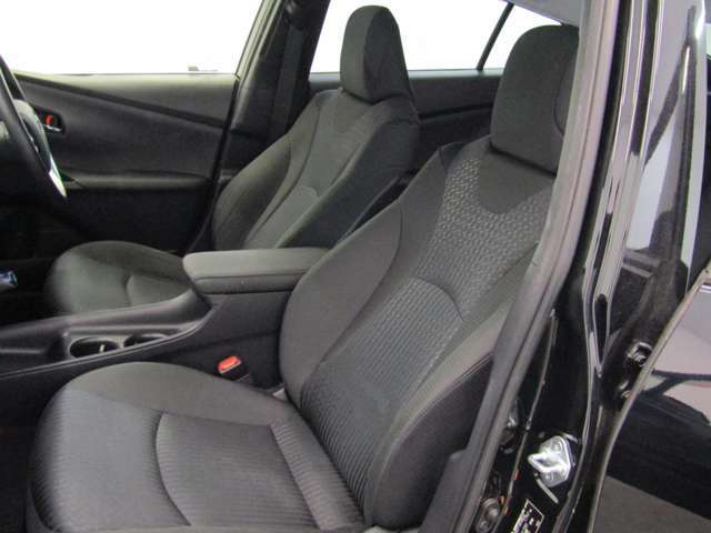 本革調シートカバー・本革シート張替も格安にて承ります！アルカンターラ・コンビカラー等々、お気軽に御相談下さい！！