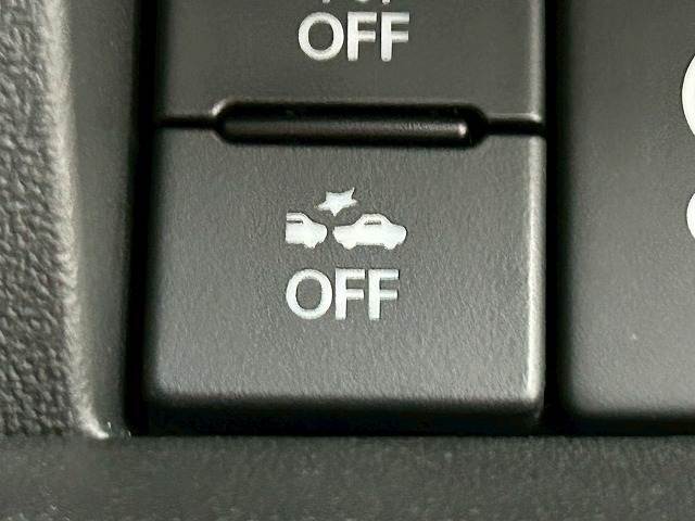 【衝突軽減ブレーキ（PCS）】万が一のときにレーダーやセンサーなどが前方障害物や車両などを検知し、衝突の可能性がある際に緊急ブレーキをかける機能です。