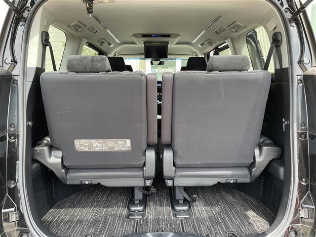 【トランク】積み込みやすくて、たっぷり積める荷室です。シートアレンジできるものは、乗車人数と荷物の量や大きさによってシートを動かすことができるので、より快適なドライブが可能です！