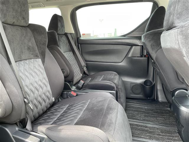 【フロアマット】車内を綺麗に保つのには必須のアイテムです。当店ではフカフカな新品マットも絶賛取り扱い中！ぜひご相談くださいませ。
