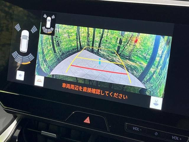 【バックカメラ】駐車時に後方がリアルタイム映像で確認できます。大型商業施設や立体駐車場での駐車時や、夜間のバック時に大活躍！運転スキルに関わらず、今や必須となった装備のひとつです！