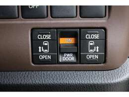 ワンタッチスイッチ・挟み込み防止機能付きのハンズフリーデュアルパワースライドドアが装備されておりますので乗り降りも楽ちんですね！