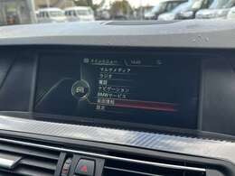 【メーカーオプションナビナビ】使いやすいナビで目的地までしっかり案内してくれます。CD/DVDの再生もでき、お車の運転がさらに楽しくなりますね！！