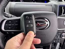 【　スマートキー＆プッシュスタート　】鍵を挿さずにポケットに入れたまま鍵の開閉、エンジンの始動まで行えます。