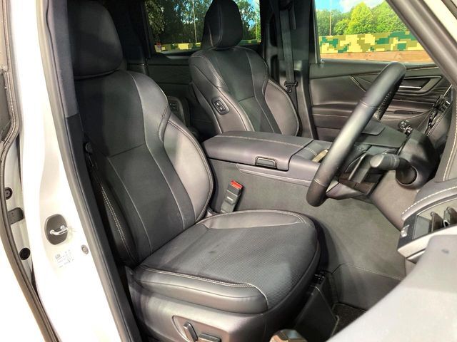 運転席シート廻りは使用感も少なく、良好な状態となっています。丁寧に使われていたことがよくわかりますね。