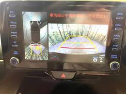 【パノラミックビューモニター】専用のカメラにより、上から見下ろしたような視点で360度クルマの周囲を確認することができます☆死角部分も確認しやすく、狭い場所での切り返しや駐車もスムーズに行えます。