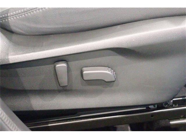 パワーシートとは、シートの内部にモーターが内蔵されていて、電動でシートの位置が調整できるものです。