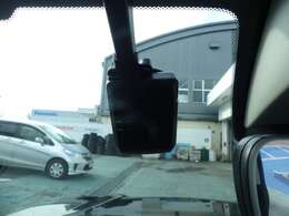 純正ドライブレコーダー前後が装着されています