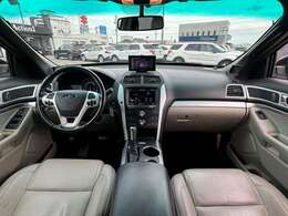 【室内】コックピット。車内もキレイで嫌な臭いもありません！ご納車後の臭いが付きにくくなる「空気触媒コーティング」もあります。