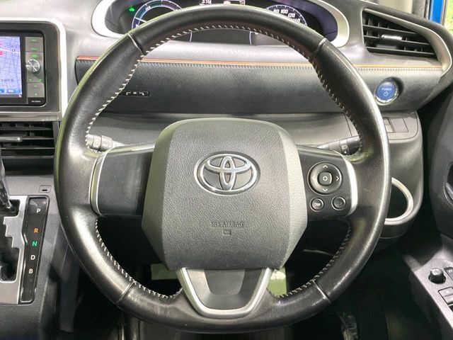 【純正革巻きステアリング】上質な革を使用することで、手にしっかり馴染みとても運転しやすいハンドルです♪