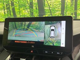 【パノラミックビューモニター】専用のカメラにより、上から見下ろしたような視点で360度クルマの周囲を確認することができます☆死角部分も確認しやすく、狭い場所での切り返しや駐車もスムーズに行えます。