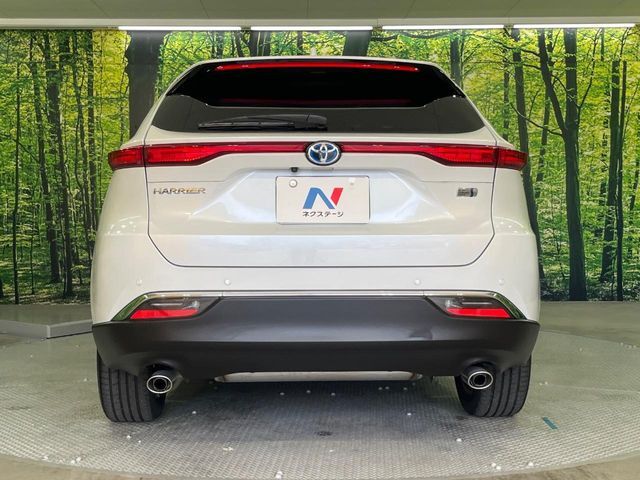 安心の最長10年・走行無制限保証（有償）をご用意。保証内容も充実はもちろん、無料点検＆オイル交換や、年中無休の全国・24時間ロードサービスも付帯されておりますのでご安心下さい。