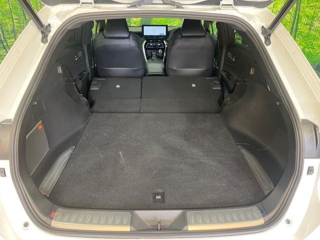 後席を格納すると、これだけの広さが！シーンに合わせたシートアレンジで、大きな荷物も積むことが出来ます♪