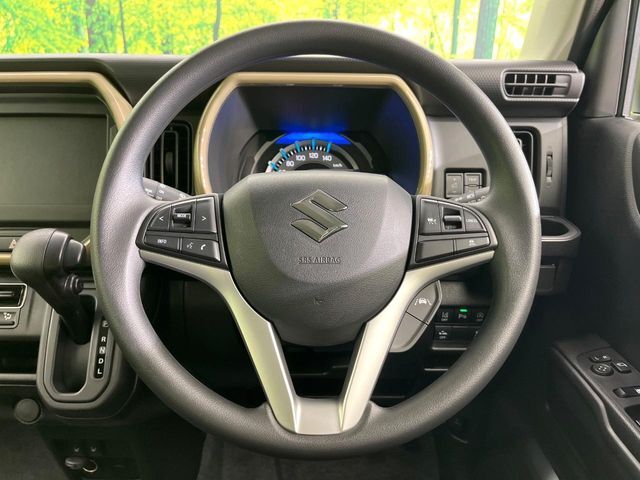 インテリアに合わせたデザインのステアリングは、運転される方のことも考え、運転しやすい形状、大きさです。是非一度、実際に触ってお確かめください。