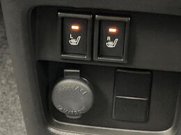 【シートヒーター】寒い日に重宝するシートヒーター！エアコンより早く温まってくれるので寒がりの人も安心ですね♪エアコンの温風は乾燥するから苦手、という方にもをおすすめです。