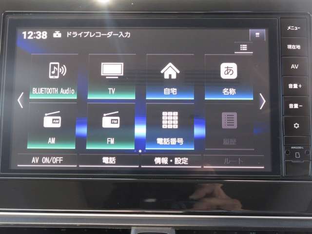日産純正メモリーナビゲーションです♪目的地まで案内するナビゲーション機能の他にフルセグ画質で楽しめるTVやBluetooth Audio☆など多彩な機能が満載で運転を快適にサポートしてくれます☆