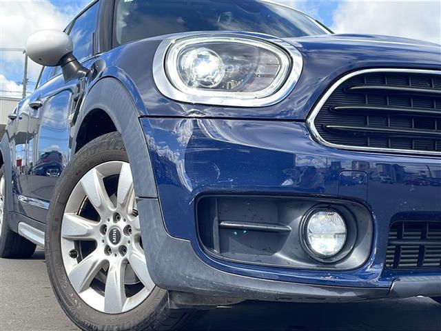 【ライト・ランプ】ワレもなく綺麗な状態なので、悪天候や夜間の走行も視界良好で安心してお乗りいただけます。ヘッドライト・ホイール・フロントガラスなど色々な部分コーティングをご用意しております！