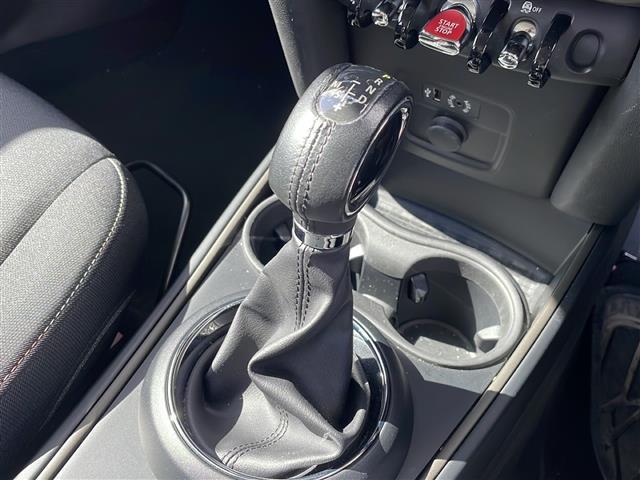 【シフトレバー】シフトも操作しやすく快適なドライブを楽しんでいただけます！