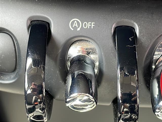 【アイドリングストップ】停車時にブレーキを踏むことでエンジンを停止し、燃費向上や環境保護につなげるという機能です♪