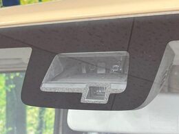 【スズキ　セーフティサポート】走行中に前方の車両等を認識し、衝突しそうな時は警報とブレーキで衝突回避と被害軽減をアシスト。より安全にドライブをお楽しみいただけます。